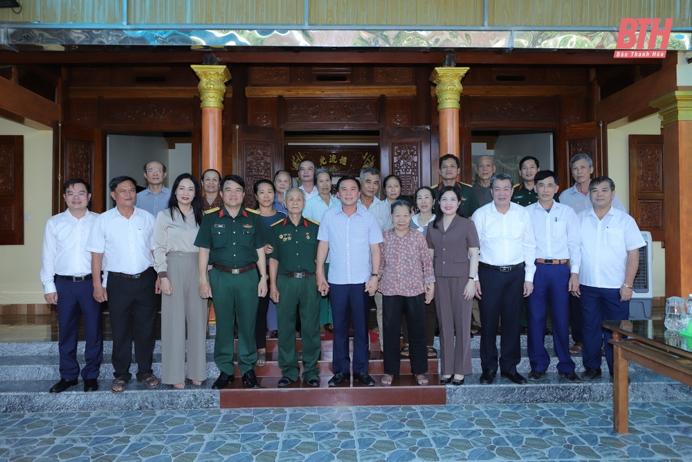 Bí thư Tỉnh ủy Đỗ Trọng Hưng thăm, tri ân, tặng quà chiến sĩ , thanh niên xung phong tham gia chiến dịch Điện Biên Phủ