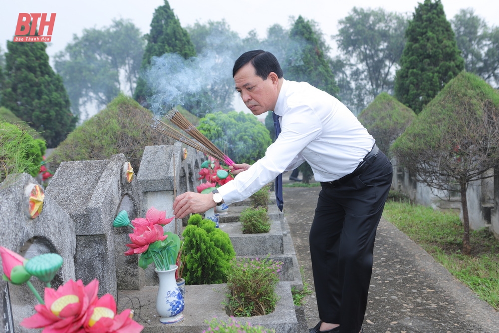 Đoàn đại biểu tỉnh Thanh Hóa dâng hương tưởng niệm Chủ tịch Hồ Chí Minh, Mẹ Việt Nam anh hùng và các Anh hùng liệt sĩ