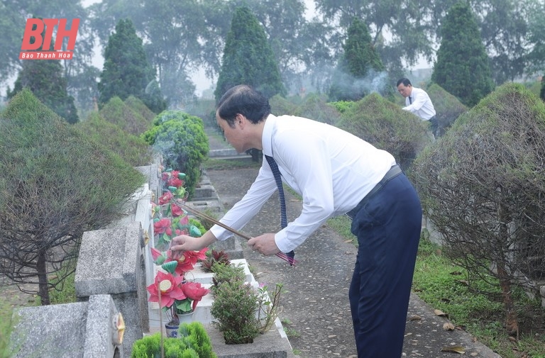 Đoàn đại biểu tỉnh Thanh Hóa dâng hương tưởng niệm Chủ tịch Hồ Chí Minh, Mẹ Việt Nam anh hùng và các Anh hùng liệt sĩ