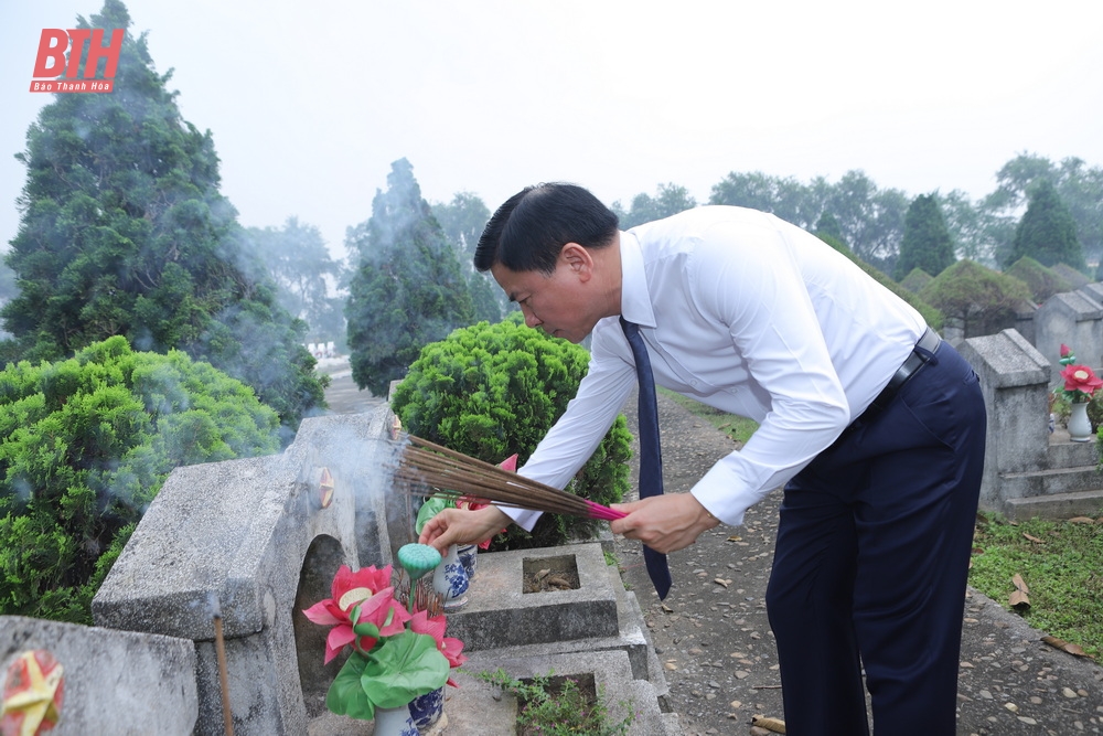 Đoàn đại biểu tỉnh Thanh Hóa dâng hương tưởng niệm Chủ tịch Hồ Chí Minh, Mẹ Việt Nam anh hùng và các Anh hùng liệt sĩ