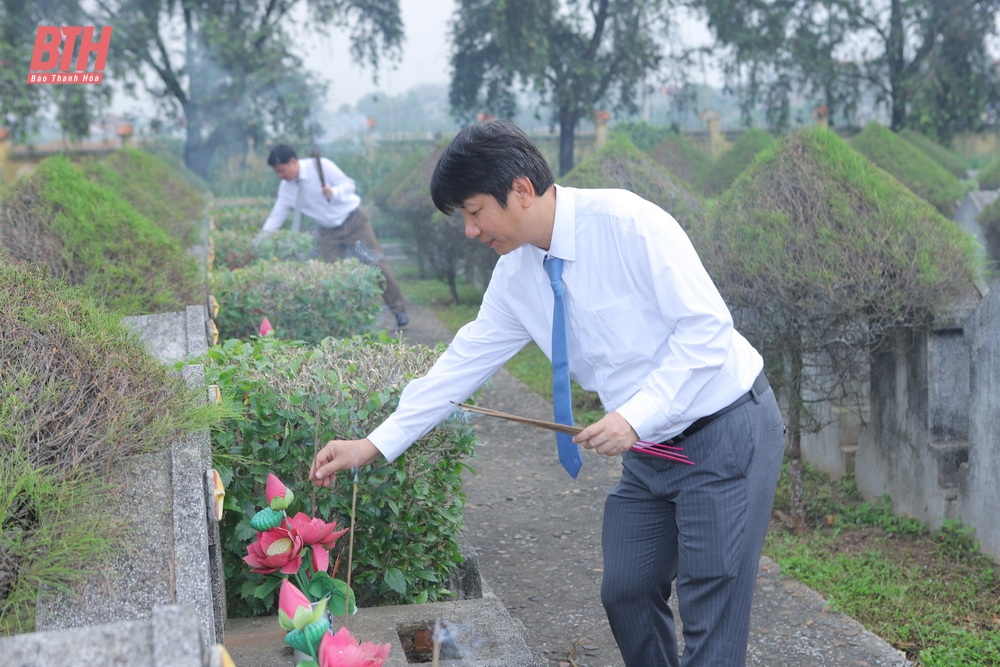 Đoàn đại biểu tỉnh Thanh Hóa dâng hương tưởng niệm Chủ tịch Hồ Chí Minh, Mẹ Việt Nam anh hùng và các Anh hùng liệt sĩ