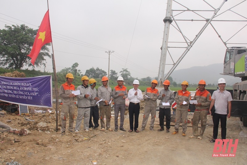 Xuyên lễ, “vượt nắng, thắng mưa” trên công trường Đường dây 500 kV mạch 3