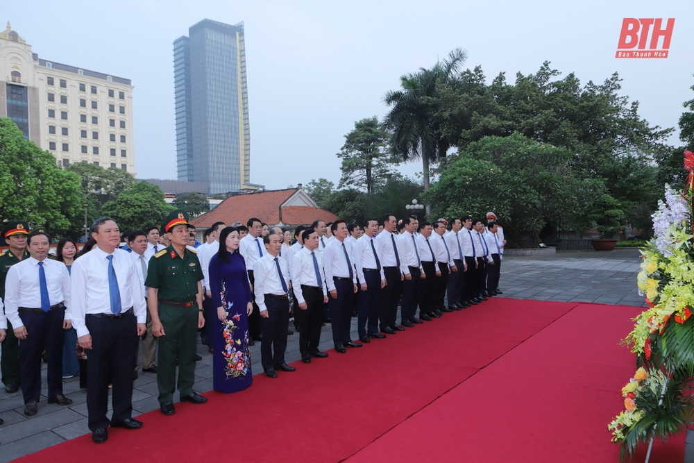 Đoàn đại biểu tỉnh Thanh Hóa dâng hương tưởng niệm Chủ tịch Hồ Chí Minh, Mẹ Việt Nam anh hùng và các Anh hùng liệt sĩ