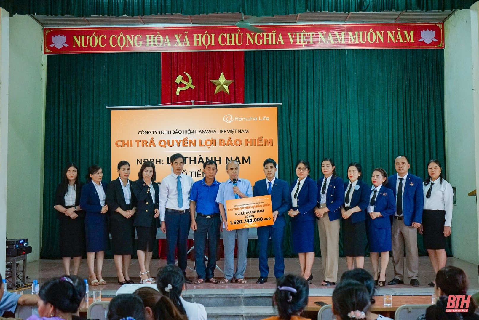 Hanwha Life Vietnam pays more than 1.5 billion VND to customers in Thanh Hoa