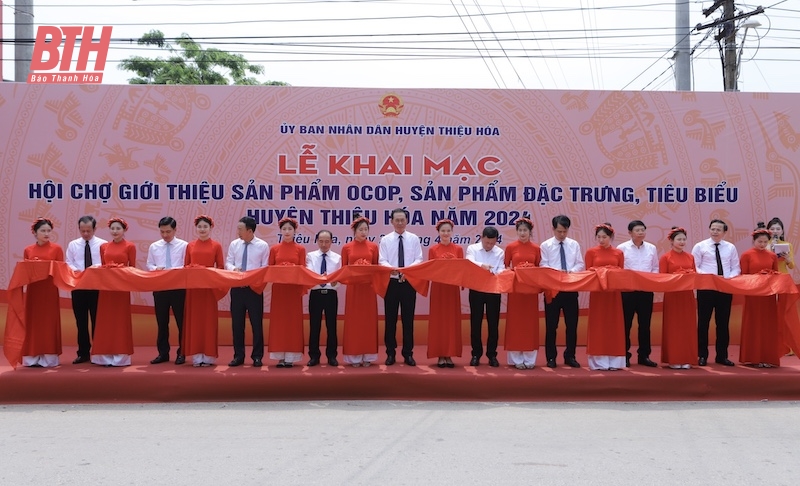 Khai mạc Hội chợ giới thiệu sản phẩm OCOP, sản phẩm nông nghiệp đặc trưng, tiêu biểu huyện Thiệu Hoá