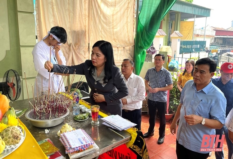 Thăm hỏi, động viên các gia đình có ngư dân bị tử nạn, mất tích tại huyện Quảng Xương