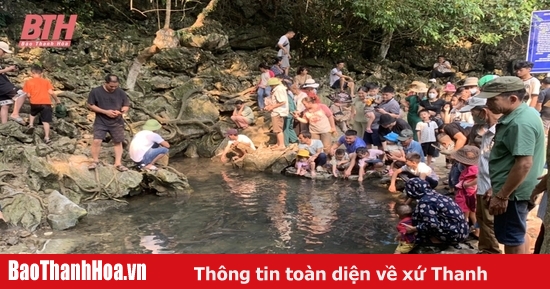 Das Touristengebiet Cam Luong Fish Stream begrüßt am Feiertag vom 30. April mehr als 10.000 Besucher