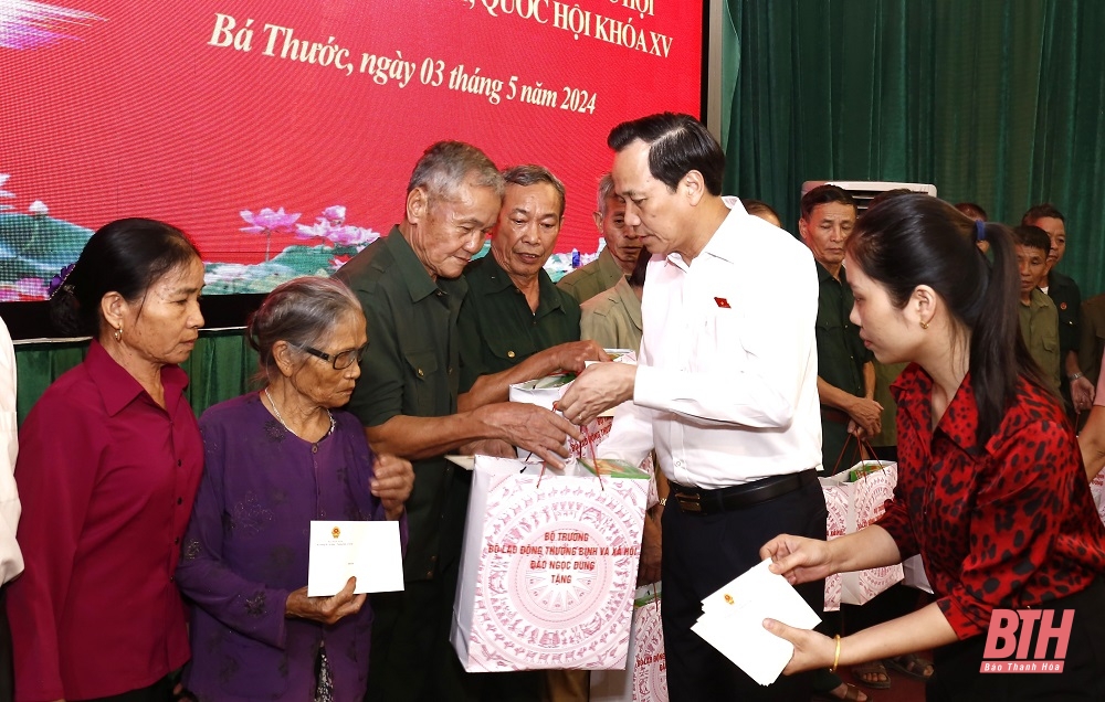 Bộ trưởng Bộ Lao động - Thương binh và Xã hội Đào Ngọc Dung tiếp xúc cử tri huyện Bá Thước