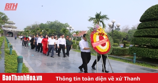 Phó Bí thư Tỉnh ủy Trịnh Tuấn Sinh dâng hoa, dâng hương viếng các nghĩa trang liệt sĩ trên địa bàn tỉnh Điện Biên