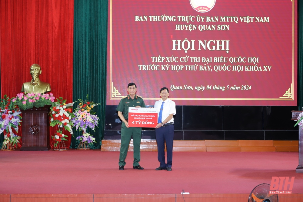 Đại tướng Lương Cường cùng Đại biểu Quốc hội tỉnh Thanh Hóa tiếp xúc cử tri huyện Quan Sơn