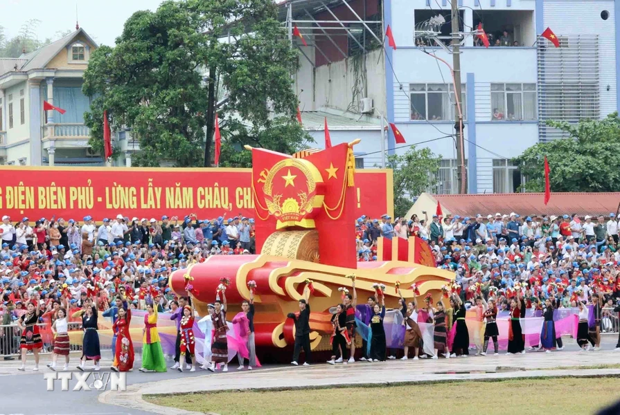 Hào hùng Lễ diễu binh, diễu hành kỷ niệm 70 năm Chiến thắng Điện Biên Phủ