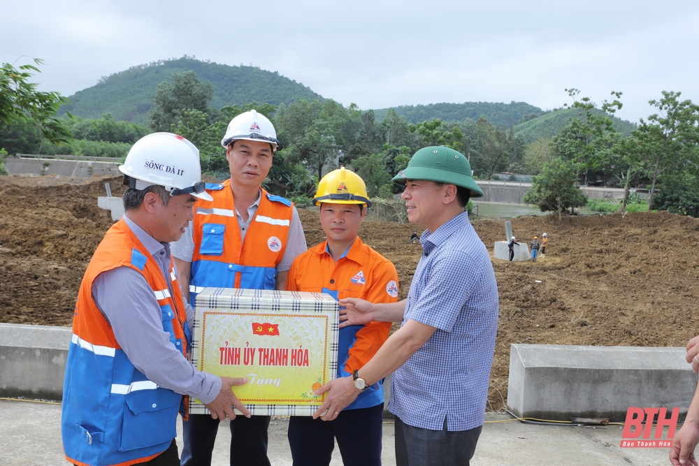 Bí thư Tỉnh ủy Đỗ Trọng Hưng kiểm tra tiến độ thi công dự án đường dây 500kV mạch 3 tại thị xã Nghi Sơn và huyện Như Thanh