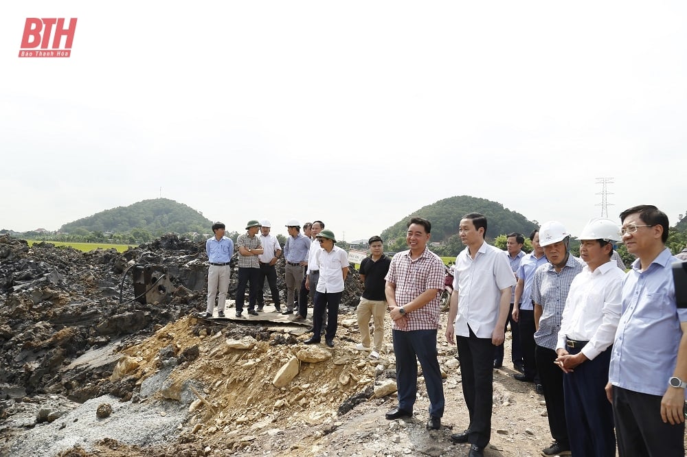 Chủ tịch UBND tỉnh Đỗ Minh Tuấn kiểm tra công tác giải phóng mặt bằng hành lang tuyến và thi công dự án đường dây 500kV mạch 3