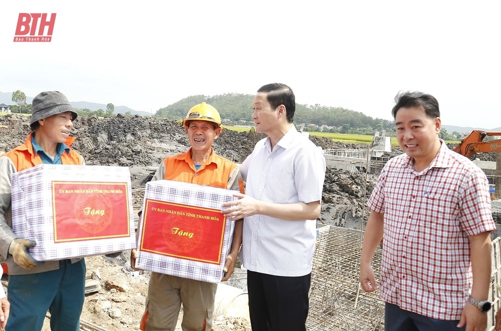 Chủ tịch UBND tỉnh Đỗ Minh Tuấn kiểm tra công tác giải phóng mặt bằng hành lang tuyến và thi công dự án đường dây 500kV mạch 3