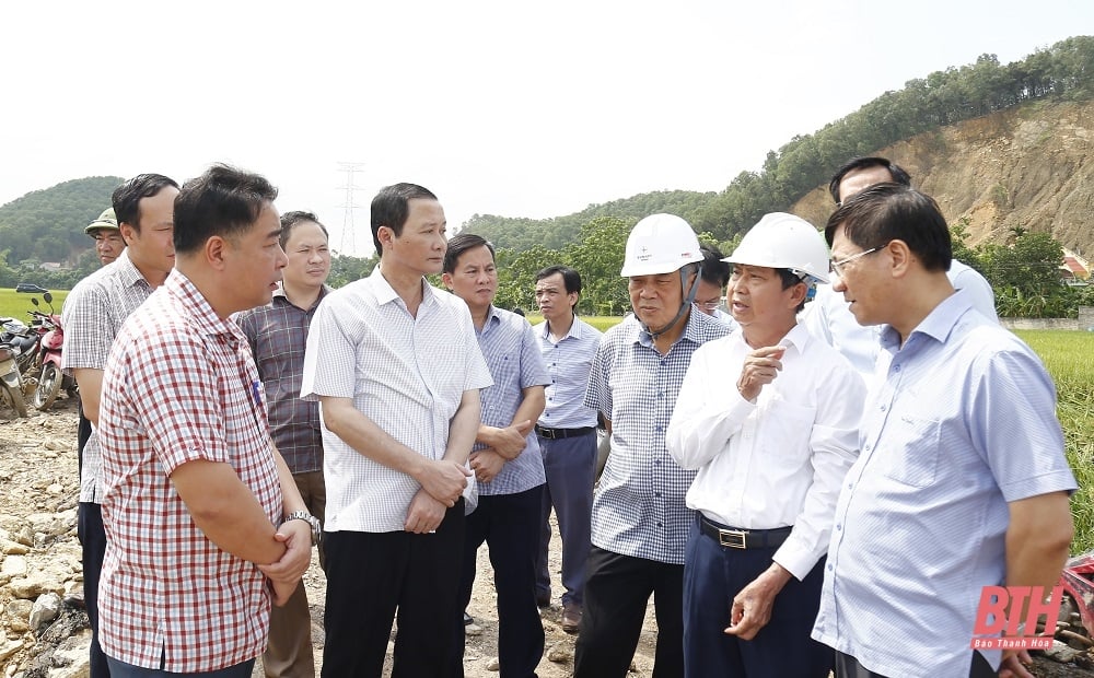 Chủ tịch UBND tỉnh Đỗ Minh Tuấn kiểm tra công tác giải phóng mặt bằng hành lang tuyến và thi công dự án đường dây 500kV mạch 3