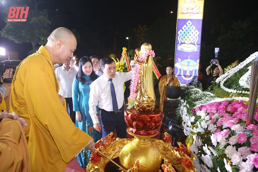 Phó Bí thư Thường trực Tỉnh ủy, Trưởng Đoàn ĐBQH tỉnh Lại Thế Nguyên dự và chúc mừng Lễ Phật đản Phật lịch 2568 - Dương lịch 2024