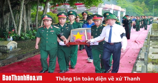 Gedenk- und Begräbniszeremonie für die Märtyrer vietnamesischer freiwilliger Soldaten und Experten