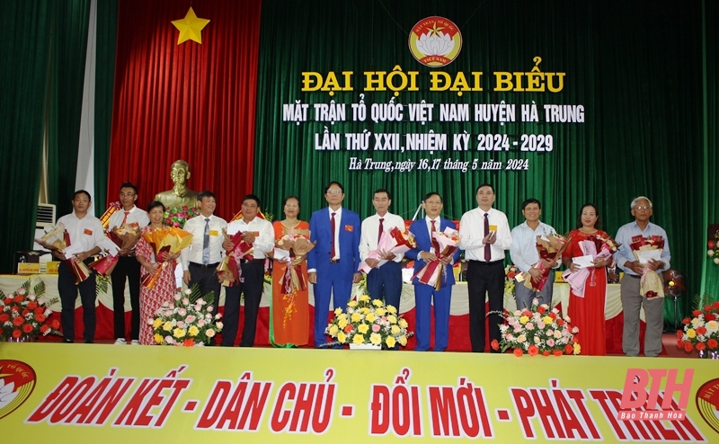 Förderung der nationalen Solidarität und Beitrag zum Ausbau von Ha Trung zu einem Stadtgebiet des Typs IV vor 2030