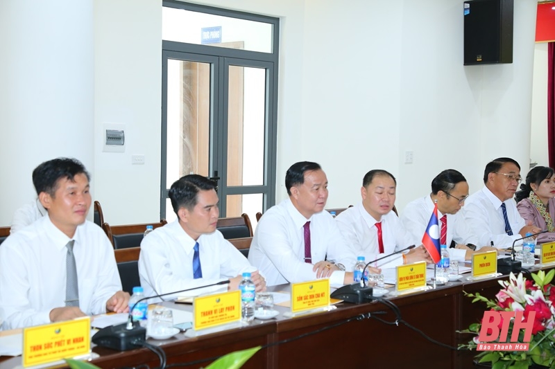 People's Councils of Thanh Hoa and Hua Phan provinces exchange operational experiences