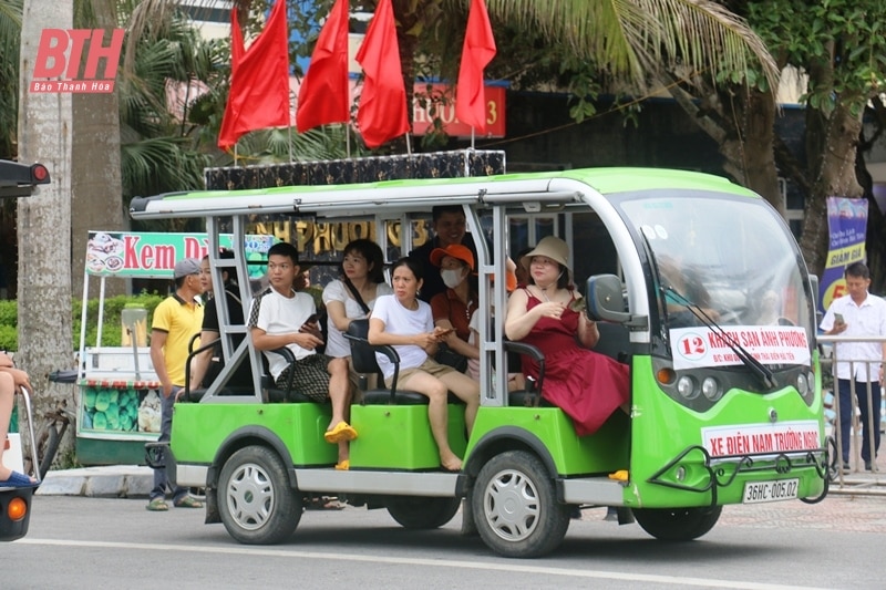 Tập huấn kỹ năng, nghiệp vụ du lịch cho người điều khiển xe điện tại Khu du lịch biển Hải Tiến