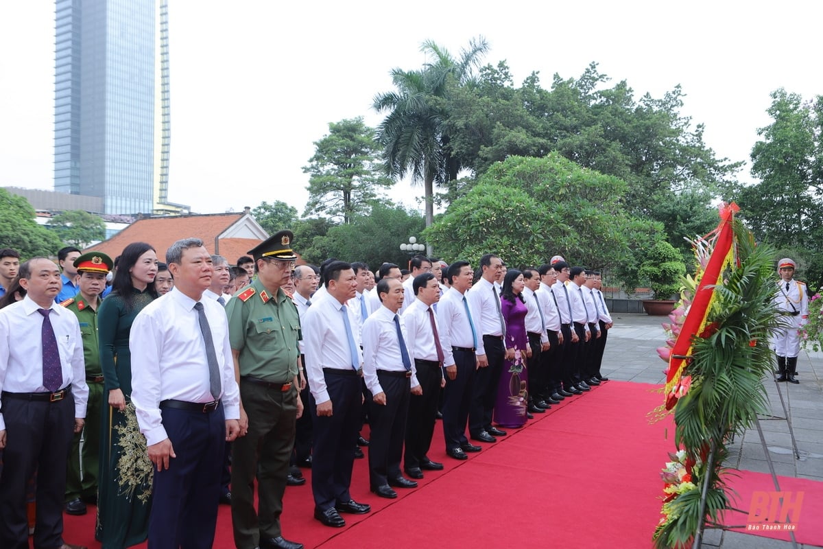 Đoàn đại biểu Tỉnh ủy, HĐND, UBND, Ủy ban MTTQ tỉnh dâng hoa, dâng hương tưởng niệm Chủ tịch Hồ Chí Minh