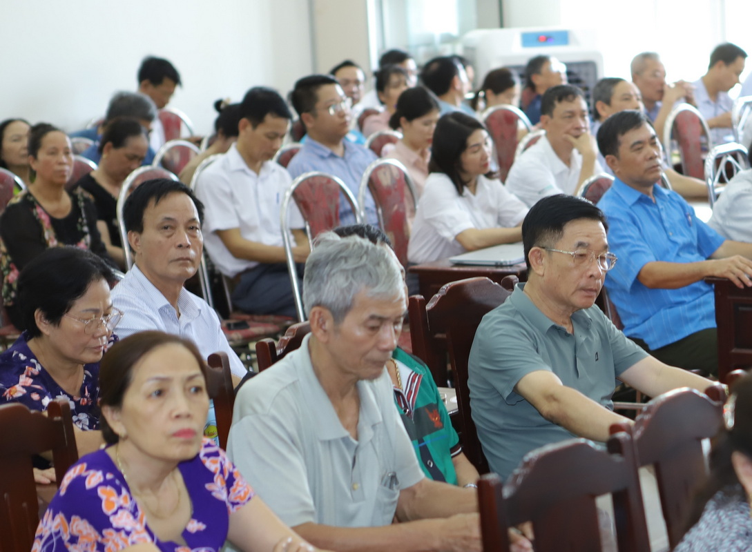 Bí thư Tỉnh ủy, Chủ tịch HĐND tỉnh Đỗ Trọng Hưng cùng các đại biểu HĐND tỉnh tiếp xúc cử tri TP Thanh Hóa