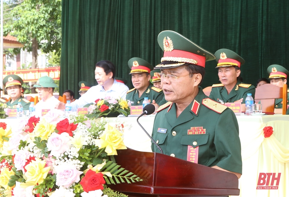 Le secrétaire adjoint du Comité provincial du Parti, Trinh Tuan Sinh, a assisté à la cérémonie de prestation de serment des nouveaux soldats en 2024.