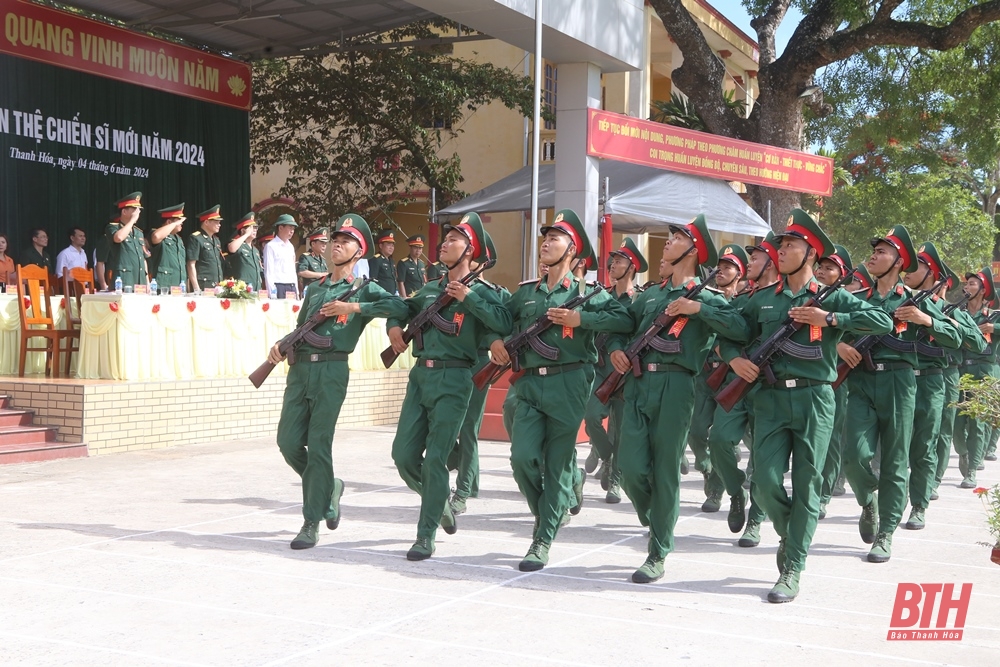 អនុលេខាគណៈកម្មាធិការបក្សខេត្ត លោក Trinh Tuan Sinh បានចូលរួមពិធីសច្ចាប្រណិធានសម្រាប់ទាហានថ្មី ឆ្នាំ២០២៤។