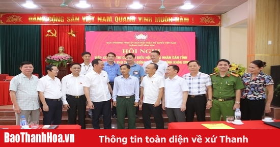 Phó Bí thư Tỉnh ủy Trịnh Tuấn Sinh cùng các đại biểu HĐND tỉnh tiếp xúc cử tri TP Sầm Sơn