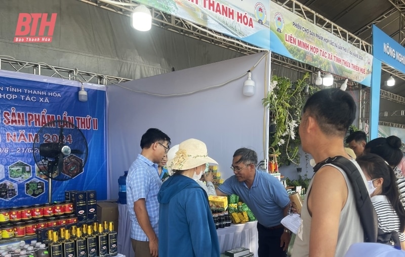 40 productos típicos de las cooperativas de la provincia de Thanh Hoa participaron en la exposición en la ciudad de Da Nang.