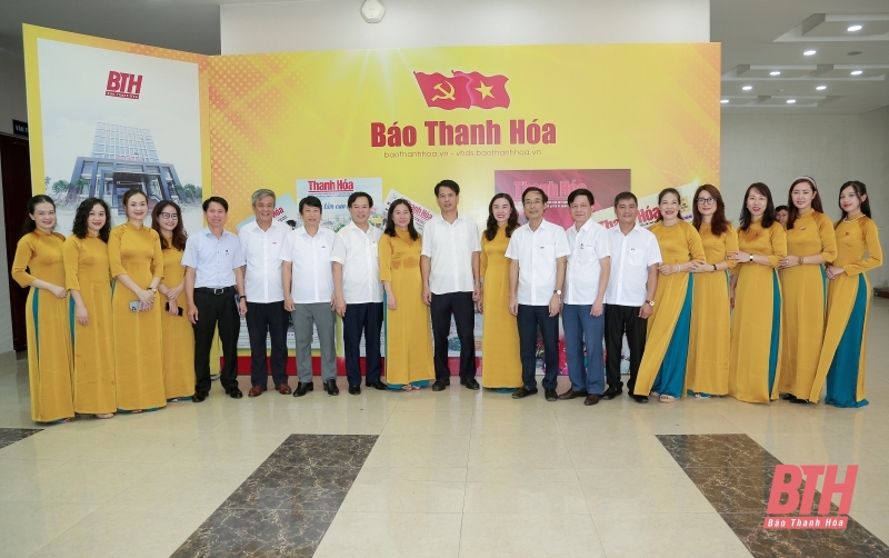 Đồng chí Trưởng Ban Tuyên giáo Tỉnh ủy Đào Xuân Yên thăm, chúc mừng Báo Thanh Hóa