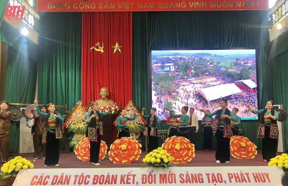 Phó Bí thư Tinh ủy Trịnh Tuấn Sinh dự Đại hội đại biểu các dân tộc thiểu số huyện Bá Thước lần thứ IV