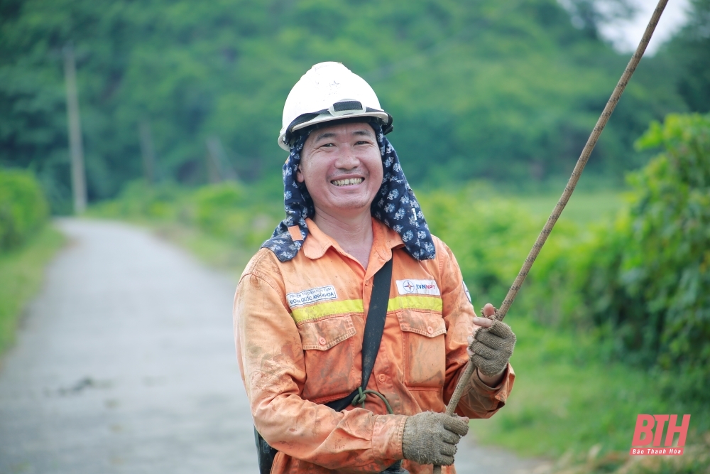 “Vượt nắng, thắng mưa” trên công trường thi công đường dây 500kV mạch 3