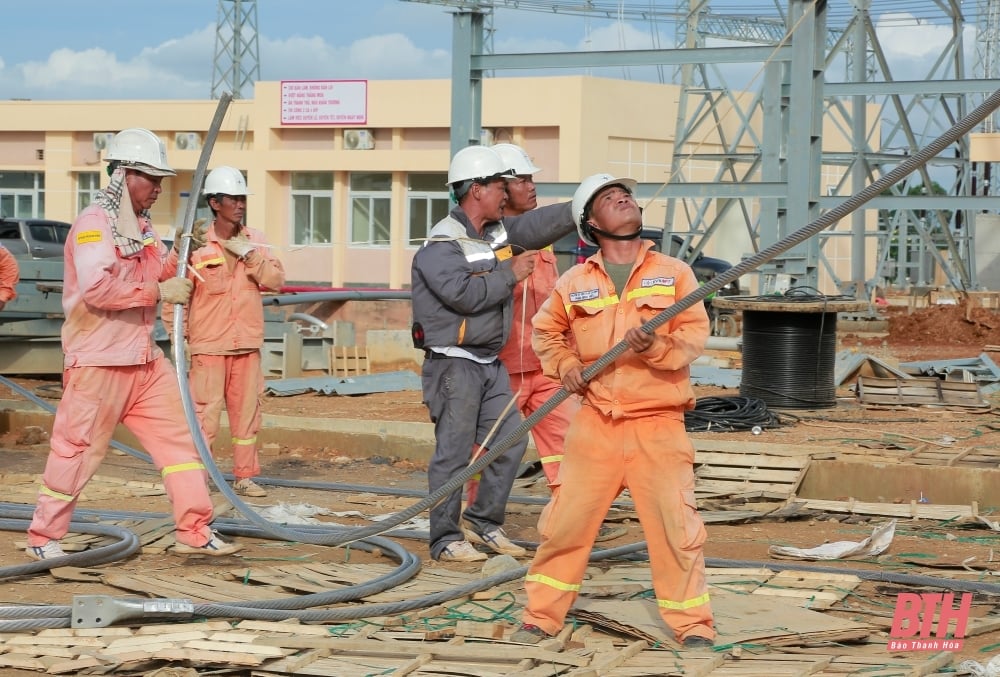 “Vượt nắng, thắng mưa” trên công trường thi công đường dây 500kV mạch 3