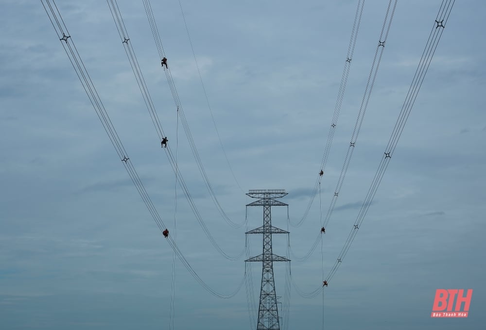 “Vượt nắng, thắng mưa” trên công trường thi công đường dây 500kV mạch 3