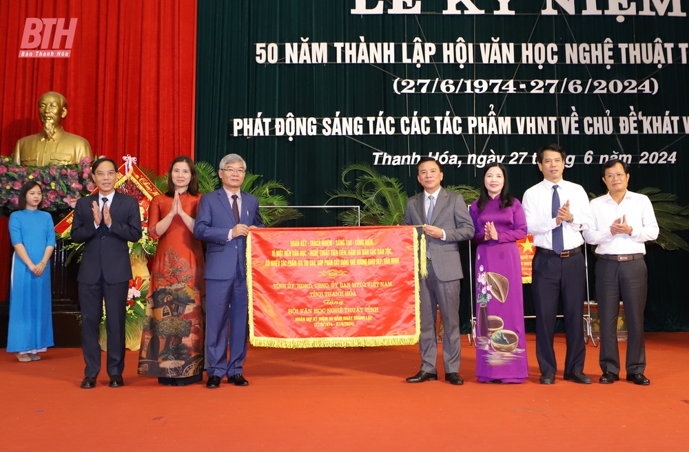 Celebrating the 50th Anniversary of the Establishment of Thanh Hoa Literature and Arts Association