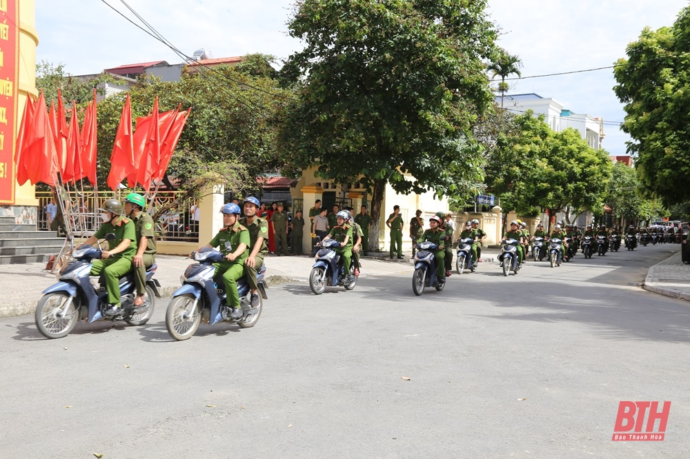 Đồng loạt ra mắt lực lượng tham gia bảo vệ ANTT ở cơ sở trên địa bàn tỉnh Thanh Hóa