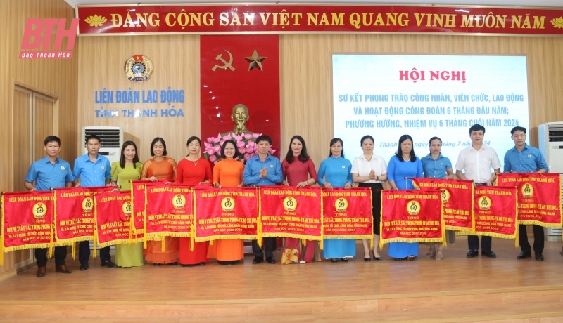 Đẩy mạnh các phong trào thi đua yêu nước trong công nhân, viên chức, lao động