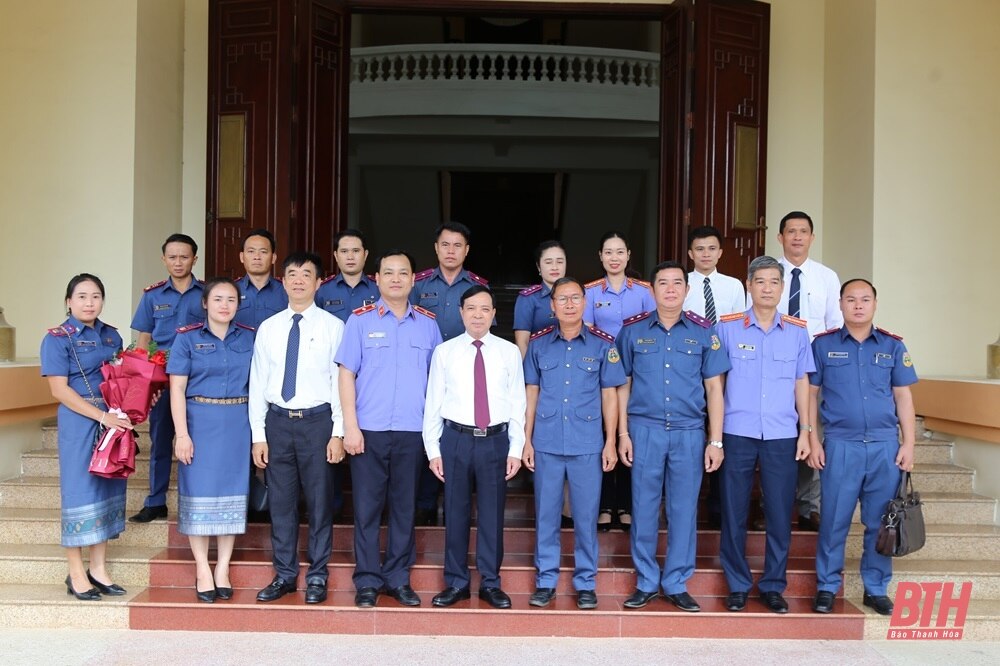 Phó Bí thư Thường trực Tỉnh uỷ, Trưởng Đoàn ĐBQH tỉnh Lại Thế Nguyên tiếp Đoàn công tác VKSND tỉnh Hủa Phăn