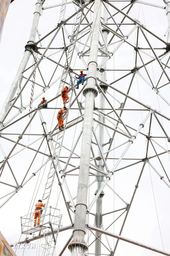 Entschlossen, die 500-kV-Leitung Quang Trach-Pho Noi im Juli einzuweihen