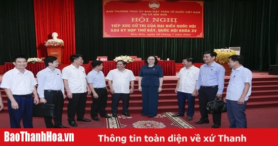 Phó Chủ tịch Hội đồng Dân tộc của Quốc hội Cao Thị Xuân và ĐBQH tỉnh tiếp xúc cử tri huyện Nga Sơn và thị xã Bỉm Sơn