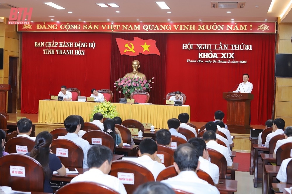 Nêu cao tinh thần trách nhiệm, phát huy vai trò tiền phong, gương mẫu, tham gia thảo luận tích cực, tâm huyết, có trọng tâm, trọng điểm