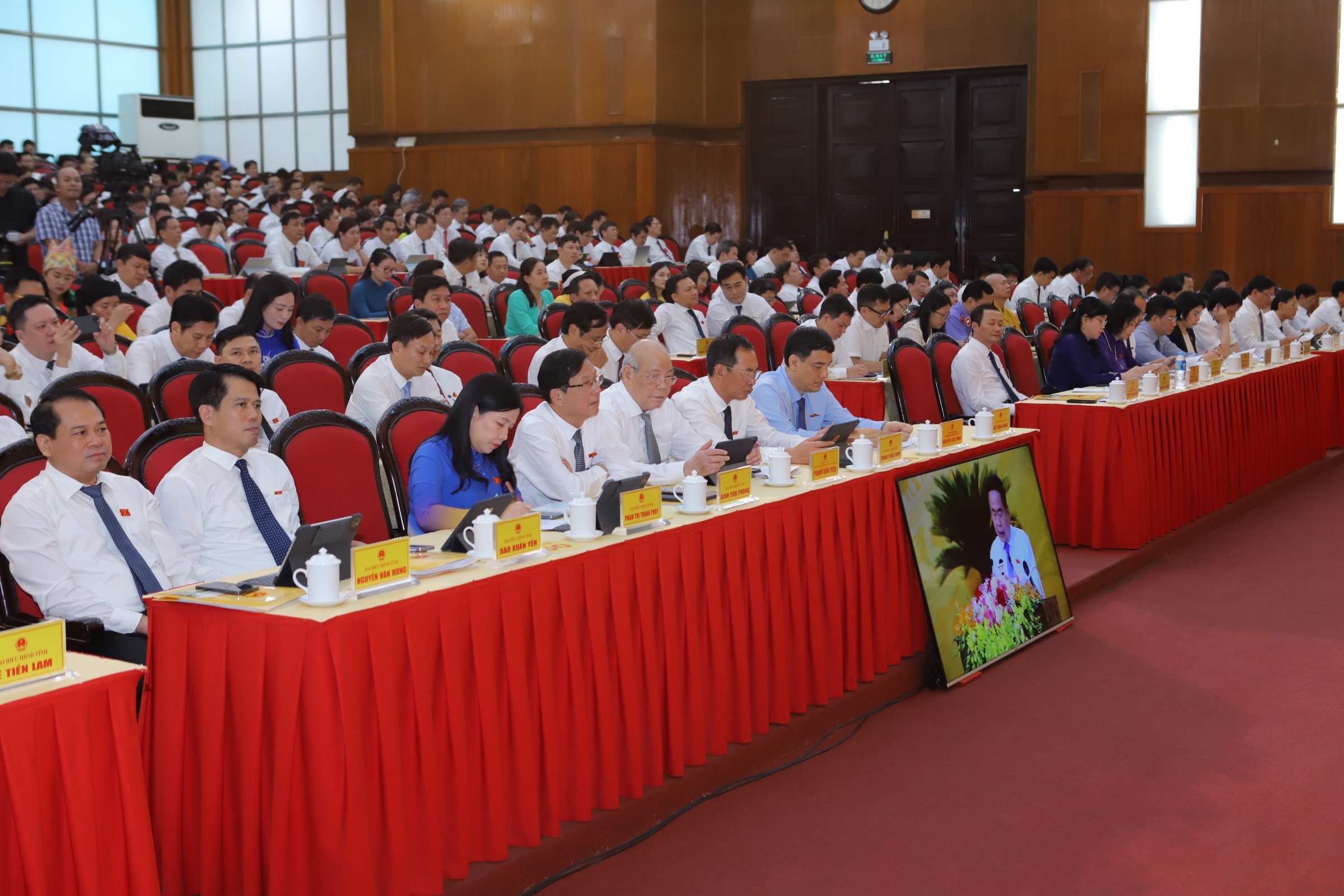 Tiếp tục “Đoàn kết trong đảng, đoàn kết trong hệ thống chính trị, đoàn kết toàn dân”, vượt qua mọi khó khăn, thách thức, hiện thực hóa các mục tiêu phát triển (*)