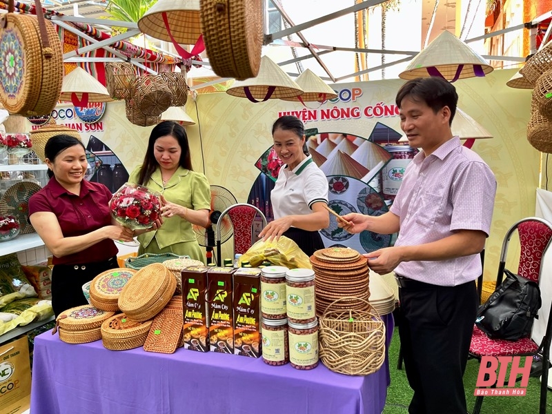 Khai mạc Triển lãm chuyên đề “ Phát huy sức mạnh khối đại đoàn kết toàn dân tộc xây dựng Thanh Hóa trở thành tỉnh giàu đẹp, văn minh ”