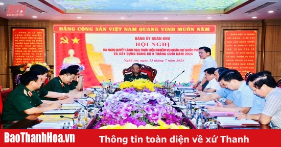 Der Parteisekretär der Provinz Thanh Hoa, Do Trong Hung, nimmt an der Parteikomiteekonferenz der Militärregion 4 teil