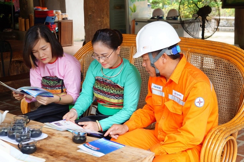 Điện lực Quan Hóa tăng cường kiểm tra, tuyên truyền sử dụng điện an toàn