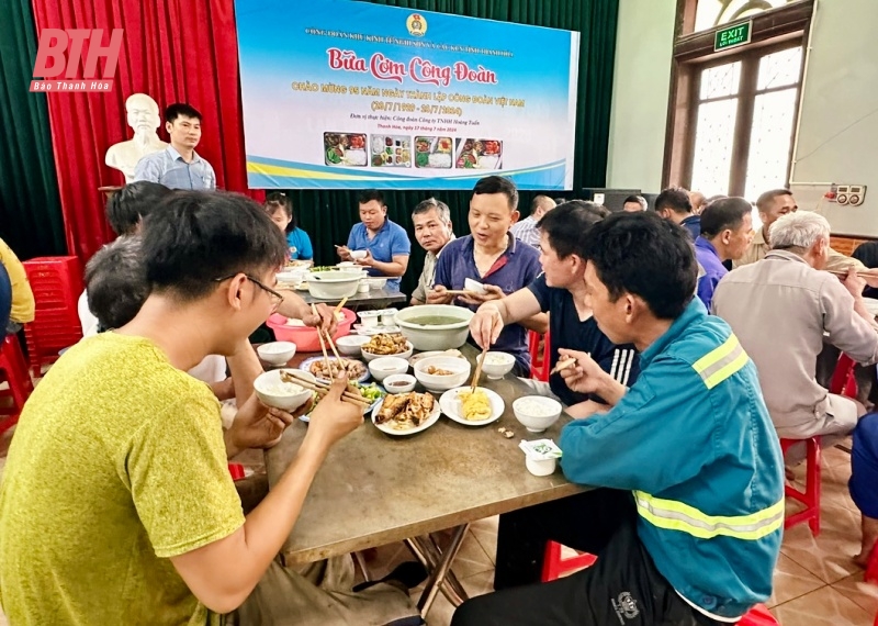 “Bữa cơm công đoàn” cho công nhân lao động Công ty TNHH Hoàng Tuấn