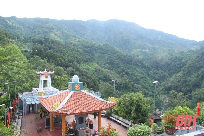 Une délégation de la province de Thanh Hoa a rendu visite aux héros et aux martyrs de la province de Ha Giang