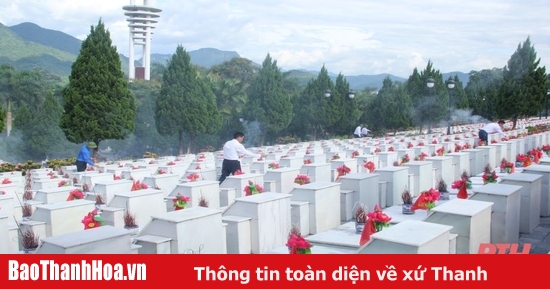 Une délégation de la province de Thanh Hoa a rendu visite aux héros et aux martyrs de la province de Ha Giang