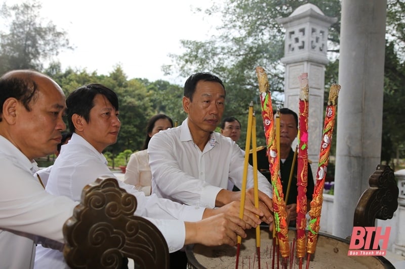 Đoàn đại biểu tỉnh viếng anh hùng liệt sĩ tại các nghĩa trang liệt sĩ tỉnh Tây Ninh